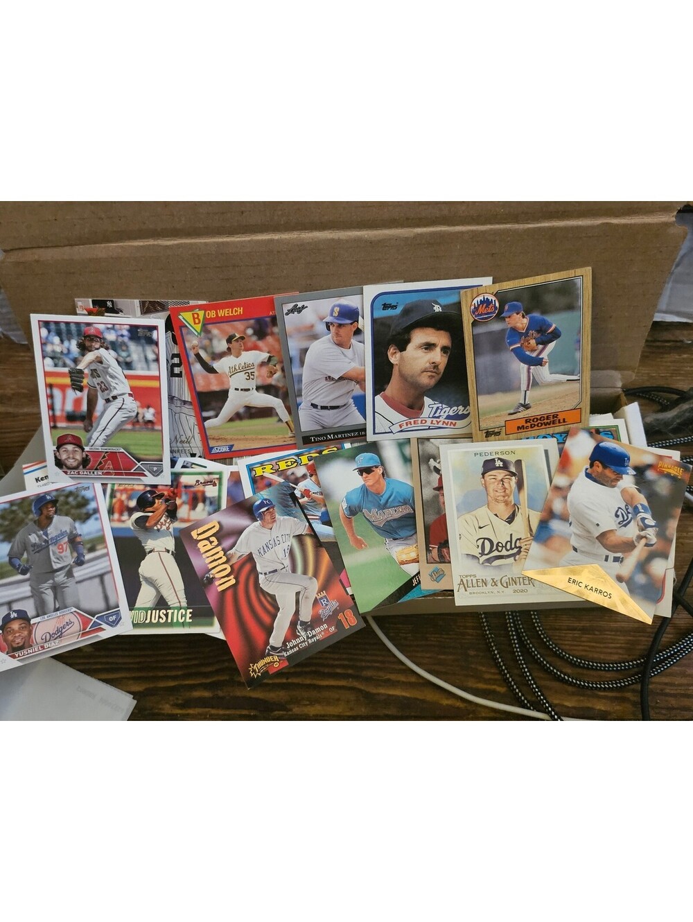 Approximately 800 MLB baseball cards- Unsorted Rookies, Stars, HOF, Commons
